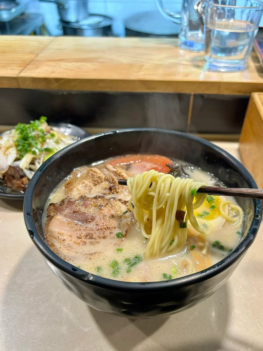 eslammedhat677's tweet photo. 昼食も一緒に食べます https://t.co/4KiavhQpzh