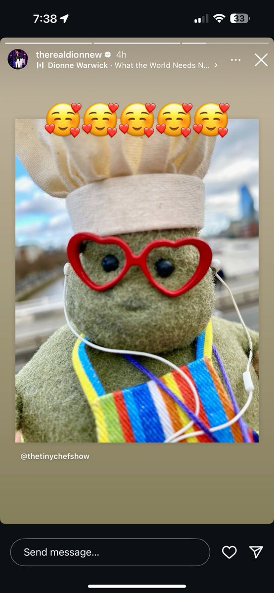 alaolv's tweet image. LOVEE how @dionnewarwick is helping to save tiny chef it’s so cute 😭😭 I love you Dionne 🥲