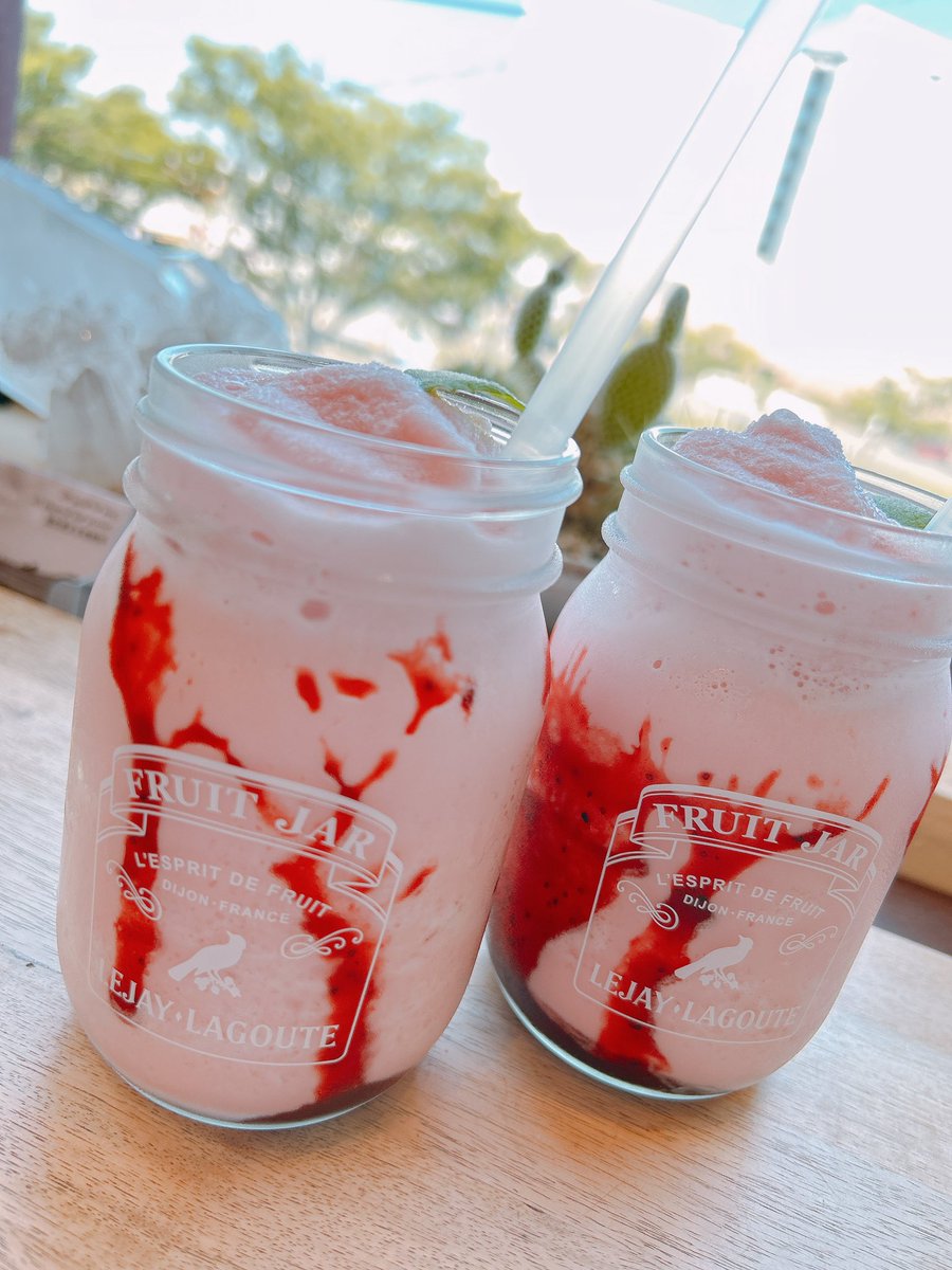 uminonecoffee's tweet image. 今日も暑い。大人気のスムージーは、クリームなしもできます。
#ウミノネコーヒー焙煎所 #ストロベリー #エスプレッソ #ショコラ #スムージー #スペシャルティコーヒー #下関 #山口 #関門 #門司港 #唐戸市場 #関門海峡 #巌流島 #コーヒー #珈琲 #下関カフェ