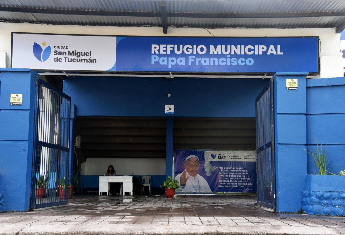CiudadSMT's tweet photo. 🛏️ Vecinos y vecinas, te recordamos que el Refugio Municipal de San Miguel de Tucumán está abierto las 24 horas para asistir a personas en situación de calle.

📍Coronel Suárez 550

👉 Si ven a alguien que necesita ayuda, no duden en llamar al 📞 381 215-6434. https://t.co/FUQa0gFaZo