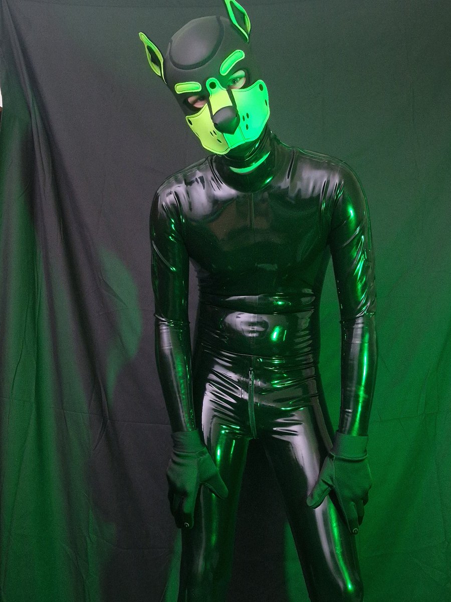 I need a muscle boy to lather up in oils and butter~ And maybe see about making his belly bigger~ This pup would have such a bad influence on him~ Could it be you?