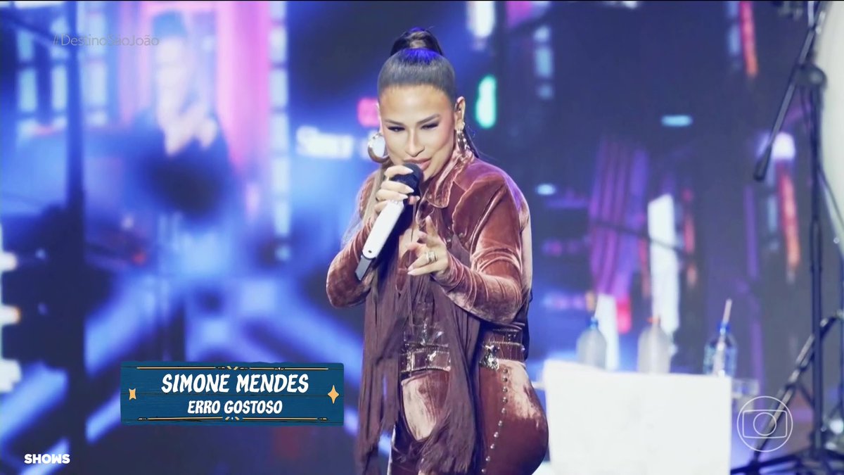 Simone Mendes se apresentou na 9ª noite do São João de Campina Grande. #DestinoSãoJoão