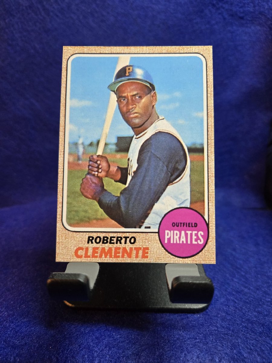 roselleavenue's tweet image. I've shown this digital mockup before, but here's a reprinted original 1968 Roberto Clemente in physical form with "Roberto" instead of Bob. I'm just thrilled with the way it came out. Reprints are tricky when it comes to resolution and color, but this one really evokes memoriesβ¦