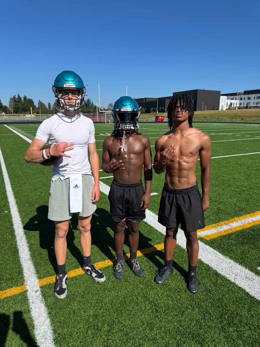 OfficialSR2_'s tweet image. Got sum work in today to get back in the groove for the FSP tryouts this upcoming monday!!! @TFordFSP @CoachTFord @RFordFSP @ARFOOTBALL1 @BrandonHuffman @PrepRedzoneWA @Itstdub3