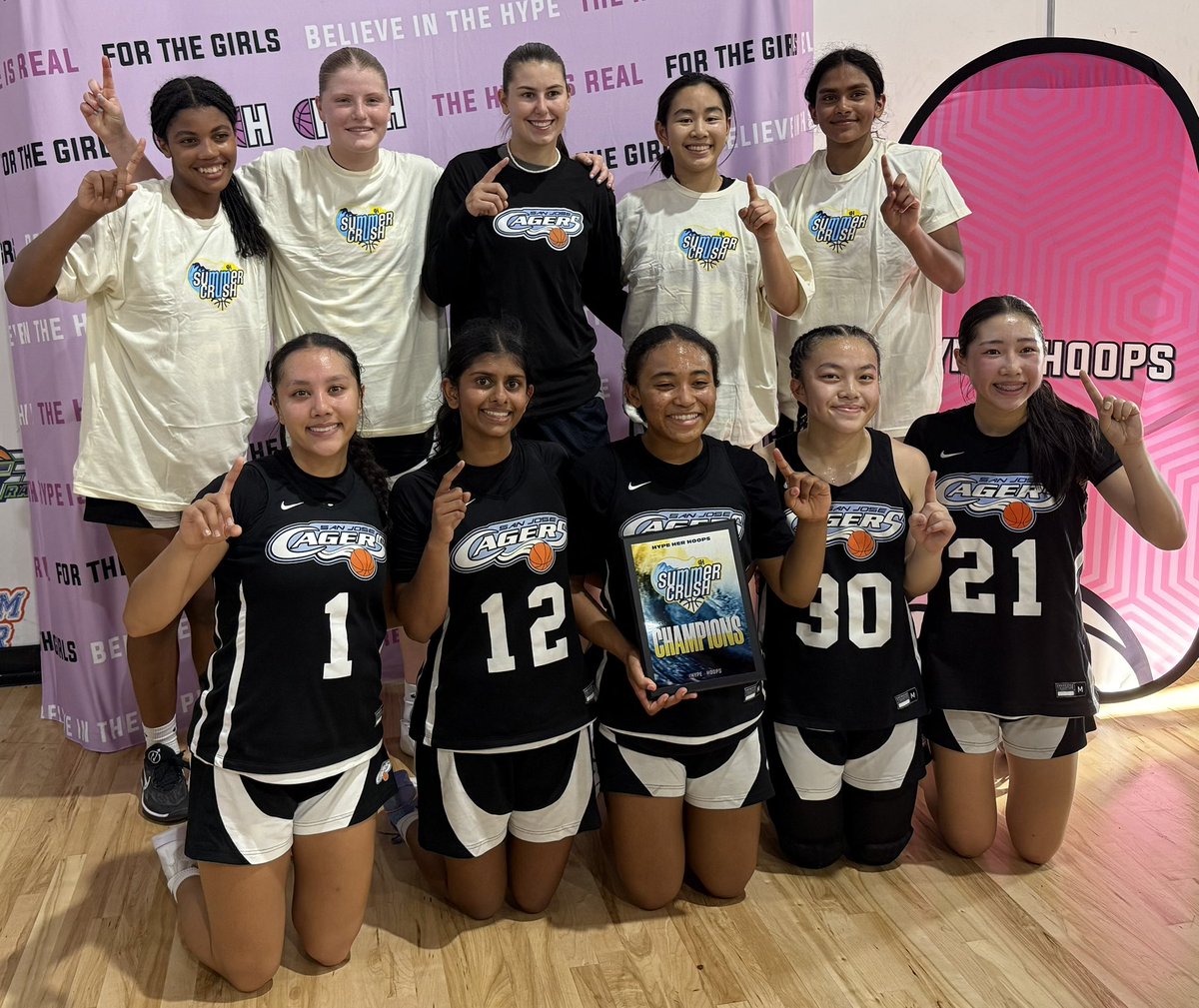 CHAMPS!!! 🏆 
San Jose Cagers Blue Team 4-0 <a href="/Hypeherhoops1/">Hype Her Hoops</a> Summer Crush 📍 Oakland, CA.
#goCagers 🏀💪