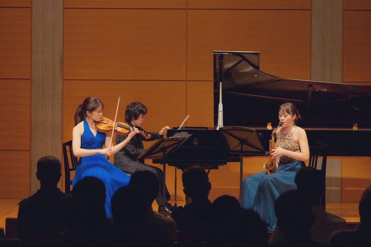 Koki_Kuroiwa's tweet photo. 3日前、オペラシティリサイタルホールにて、Vn.伊藤万桜さん、Sax.陬波花梨さんとのトリオ！
この変わった室内楽編成が、当たり前になる日、それに少しでも導けていたら嬉しいです。
プロジェクトを通し、現代作曲界を牽引していくであろう、尊敬する久保哲朗氏の新作が主幹となったのは本当に大きい。 https://t.co/czrCrKxT7g