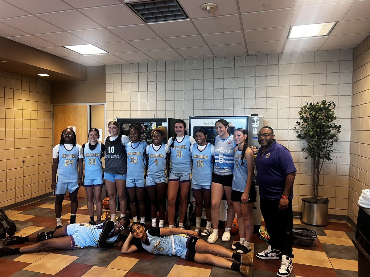Cordero Walker (@coachwalk_23) on Twitter photo 4-0. Handled business.
Proud of these girls for showing heart, hustle, and chemistry all weekend <a href="/I35Showcase_GBB/">I-35 Showcase GBB</a>
Run 4 the Roses up next. Let’s work. 🏀💼🔥
#i35summershootout #OKRLWalker#TrustTheGrind #GirlsWhoBall #NextStopKentucky 4-0. Handled business.
Proud of these girls for showing heart, hustle, and chemistry all weekend <a href="/I35Showcase_GBB/">I-35 Showcase GBB</a>
Run 4 the Roses up next. Let’s work. 🏀💼🔥
#i35summershootout #OKRLWalker#TrustTheGrind #GirlsWhoBall #NextStopKentucky