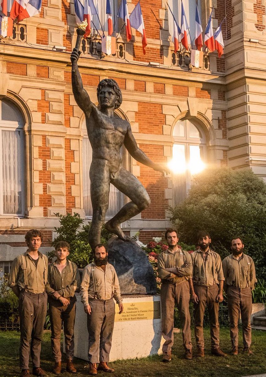 We’re going to cover the West with gigantic titanium statues.

We came from Paris and are looking to meet VCs in San Francisco.