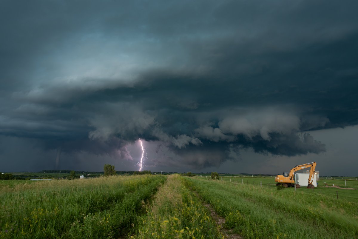 Oh my goodness gracious. Some rough edits I just whipped up from yesterday... truly a dream day. Can't wait to put more time into these photos and bring the timelapses I filmed together! #sdwx #mnwx #tornado