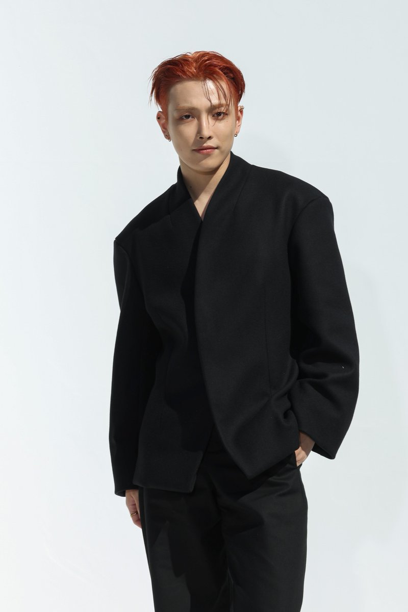 ellejapan's tweet image. 【2026春夏パリ・メンズフロントロウ速報】 「ジャックムス」に #ATEEZ #ホンジュン が来場。

▼フロントロウ速報はこちら
bit.ly/44pMVX8

#Jacquemus #JacquemusSS26 #HONGJOONG #홍중