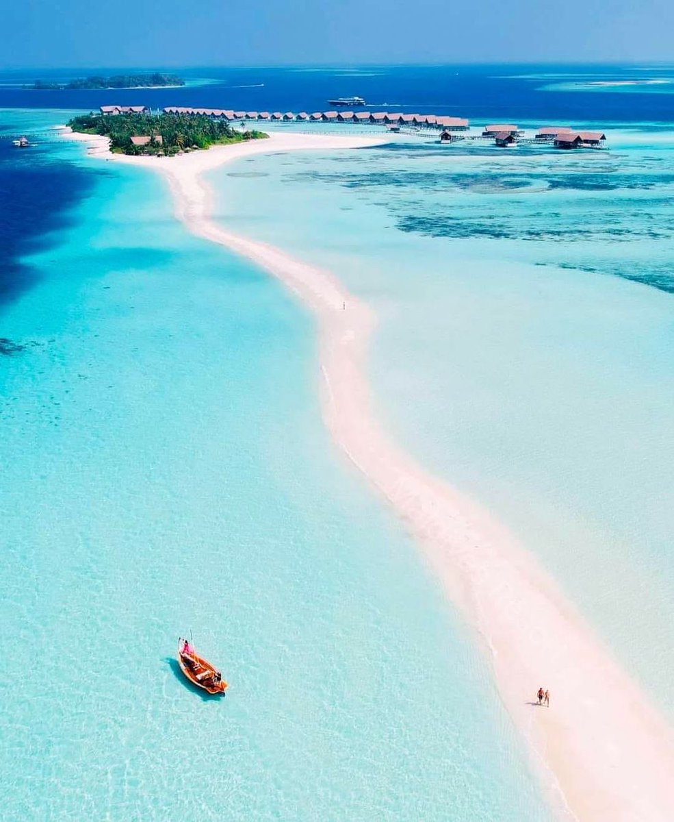 The Maldives is extraordinary in its beauty 🚏🚃🛟