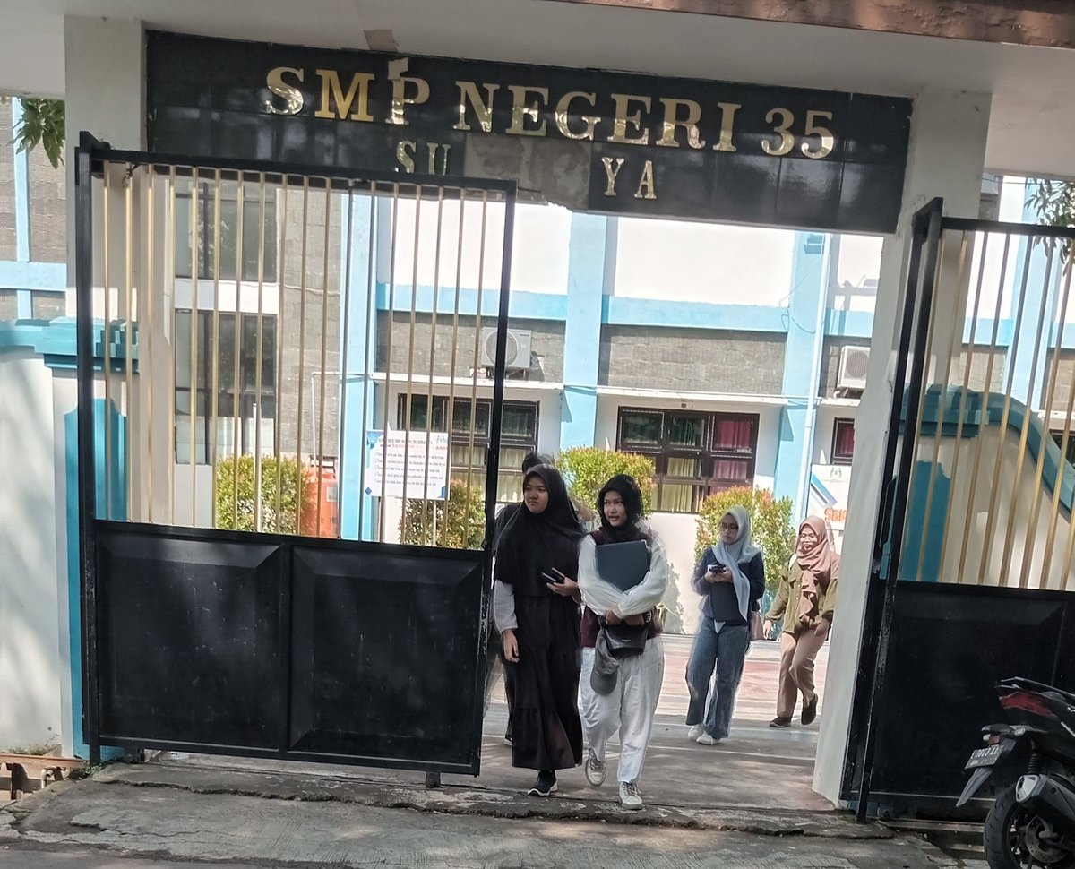 Senang menerima ijasah asli, simpan baik2 ya nak
