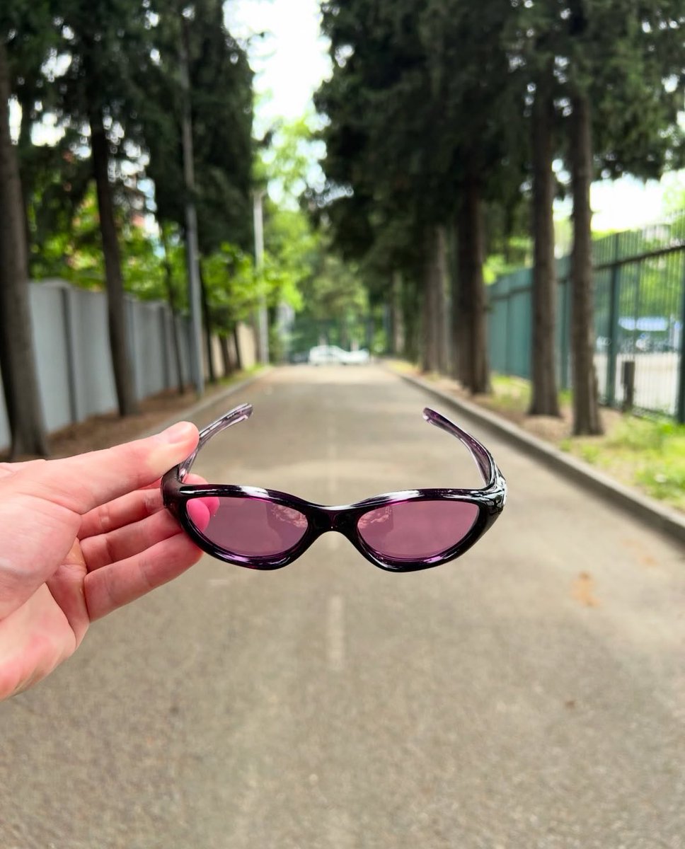 Shtreetwear's tweet photo. 2003 Oakley Violet Iridium Glasses https://t.co/KWaRhnfVml