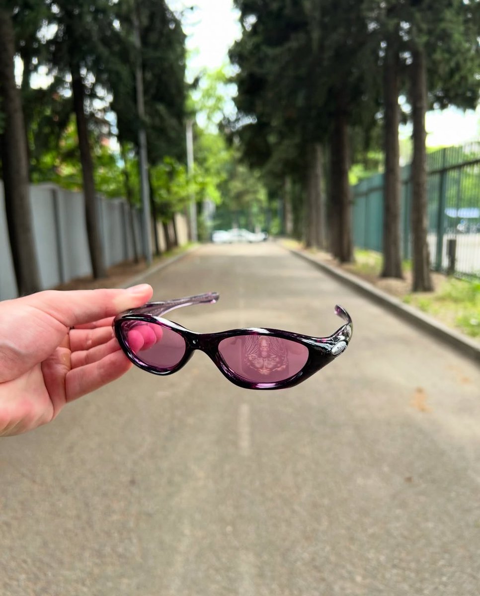 Shtreetwear's tweet photo. 2003 Oakley Violet Iridium Glasses https://t.co/KWaRhnfVml