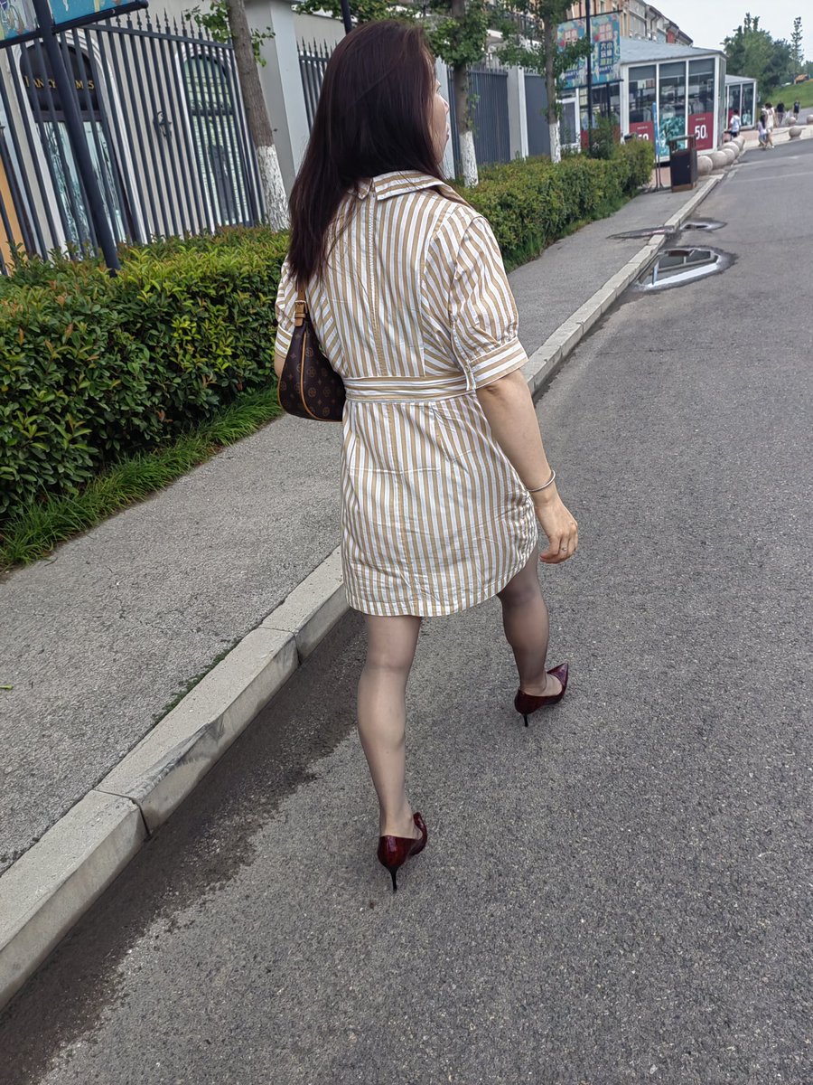 awocaonima's tweet photo. 带着骚逼去遛弯 https://t.co/b6CWv8COv5