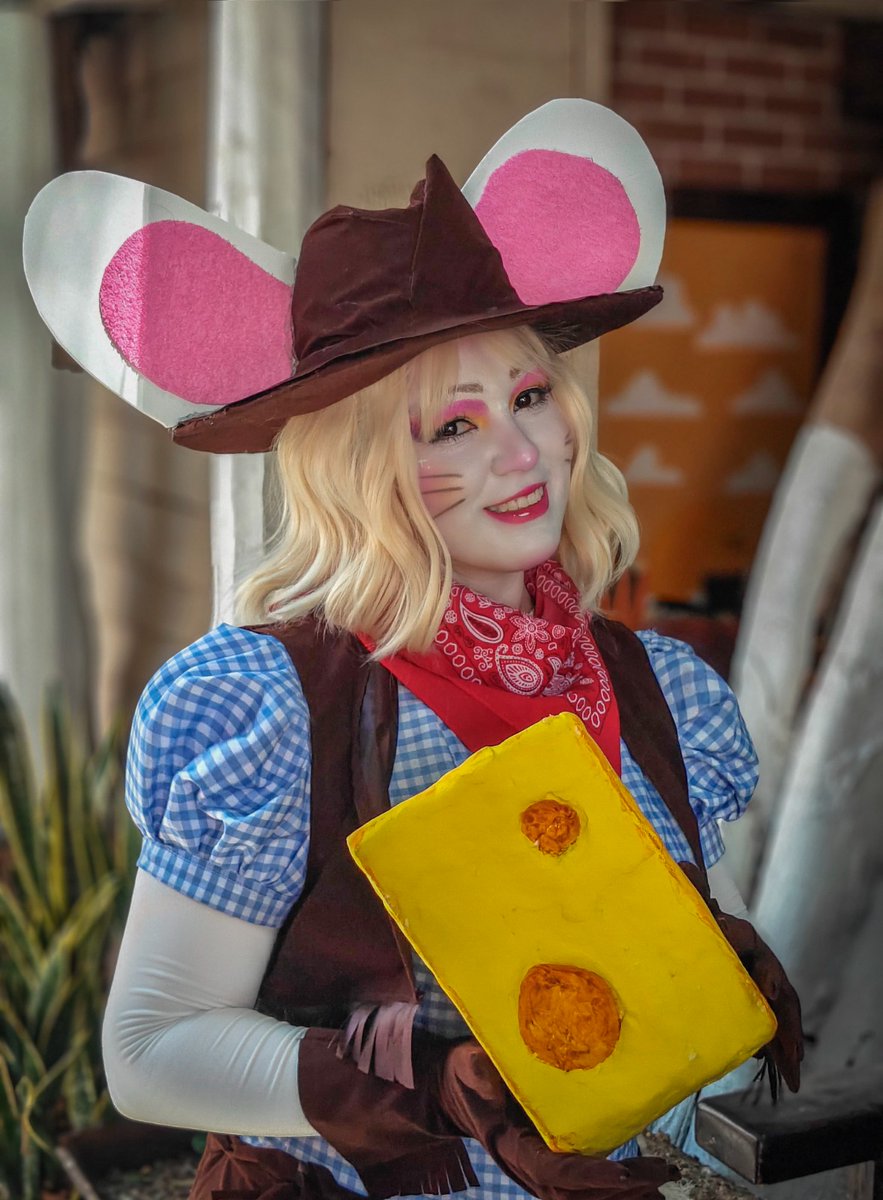 The_Gays_Lover's tweet photo. Ratón vaquero 😜 #cpher #ratonvaquero #cosplay https://t.co/VIy0tyw8TH