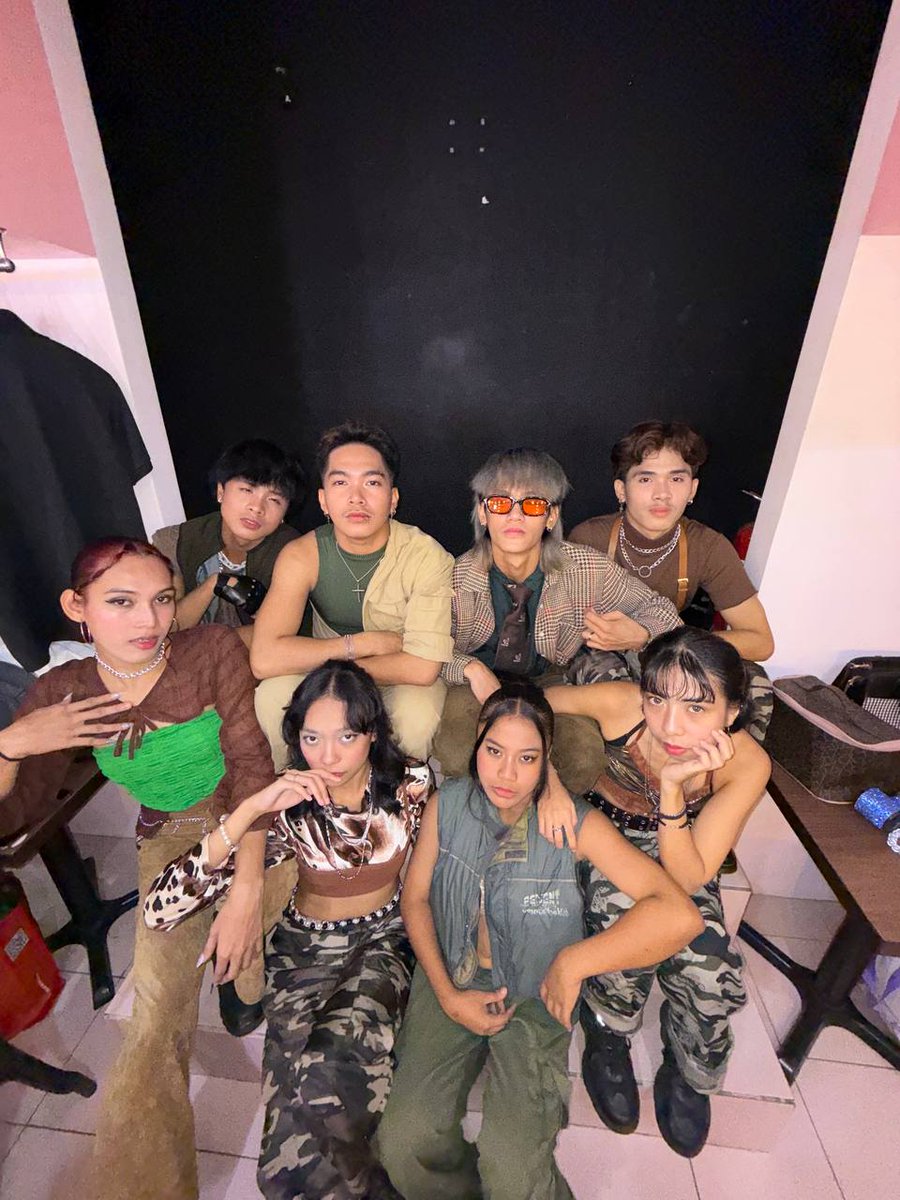 highpower2016's tweet photo. Dress like you're already famous β¨β
HighPower at Home Grown Showcase with @joxstyles ποΈπ΅πΊπ»
for inquiries, projects, events, collaborations etc. Message us π©
#homegrown #josarmiento #highpower2016 #hpcertified #artist #ppop #pporise #fashion #dance #dancers https://t.co/AKJhjLxDsv