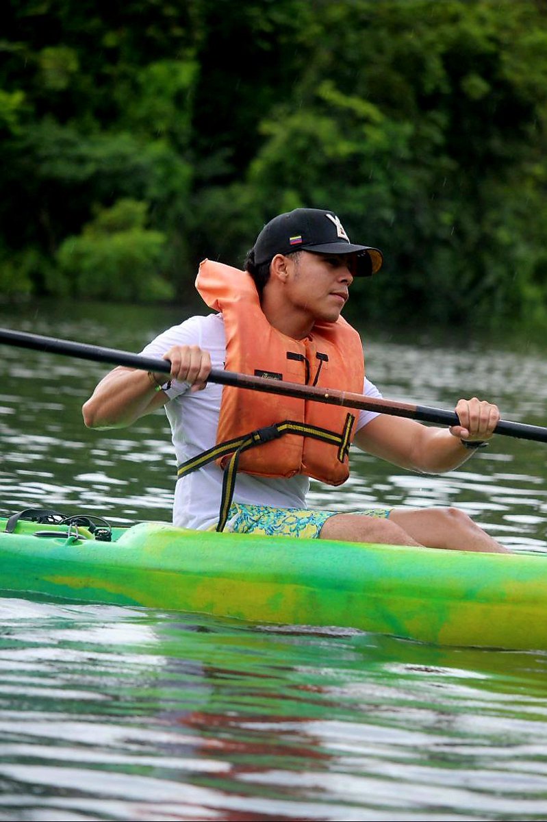 neta194's tweet photo. Un domingo kayak en la llovizna https://t.co/TTL5toEZ9G