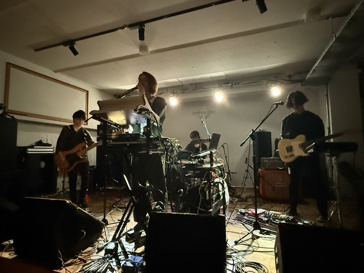 moukinruisan's tweet photo. Muscle of the Soul
(動画2つ目はGt、Dr多め)
魂のギラつきと禍々しさの渦は昔からそのまま、昇華の一撃がより洗練された彼らと音楽はいつも最高だ!
是非、心身を揺らされにライブ聞きに来て欲しい。
#MuscleoftheSoul
#MuscleSoul #musclesoul
(念の為旧名もタグ付け) https://t.co/v94xP3LgaK