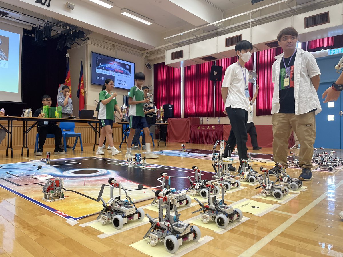 amychan301's tweet photo. Super AI Tracking robot competition in HongKong, 30th, June!
#SuperTrack #ASEAN #ZMROBO #Competition https://t.co/UxMNZQq727