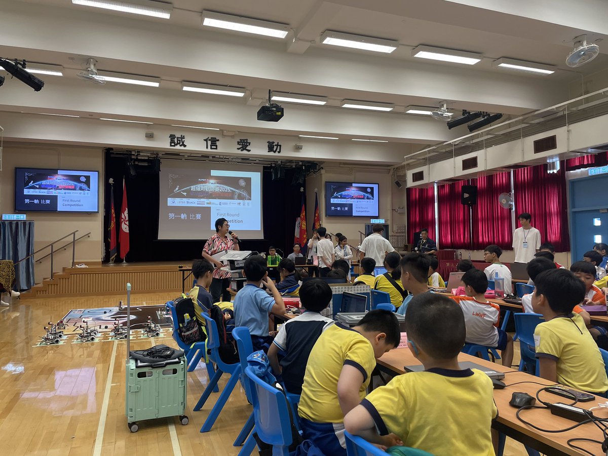 amychan301's tweet photo. Super AI Tracking robot competition in HongKong, 30th, June!
#SuperTrack #ASEAN #ZMROBO #Competition https://t.co/UxMNZQq727