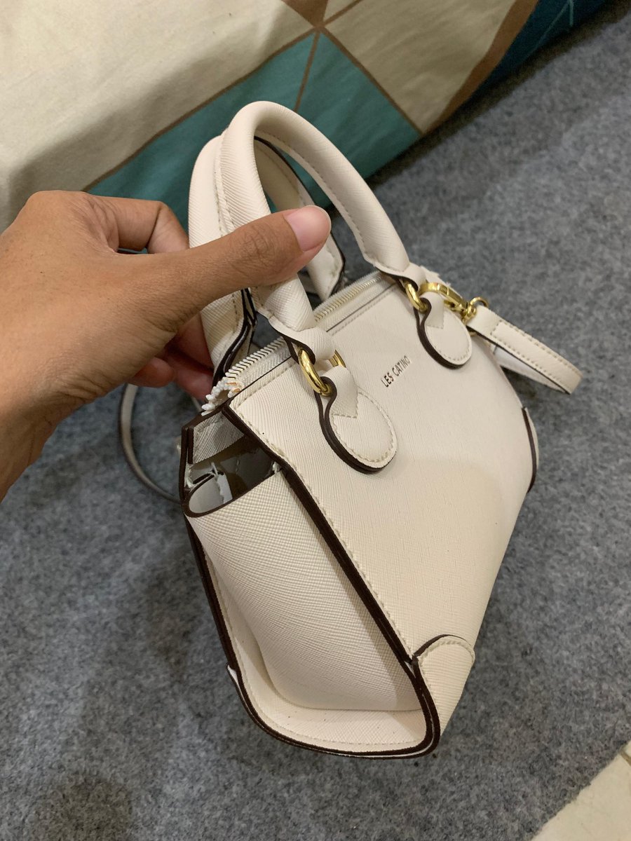 kimkookyy's tweet photo. bahannya 100% kulit PVC sintetis halus ga bertekstur jahitannya juga rapi banget talinya bisa di adjust dan di lepas pasang jd bisa untuk slingbag ataupun handbag 

🛒 https://t.co/RDVQuLzfgL https://t.co/IwghsPxWsd