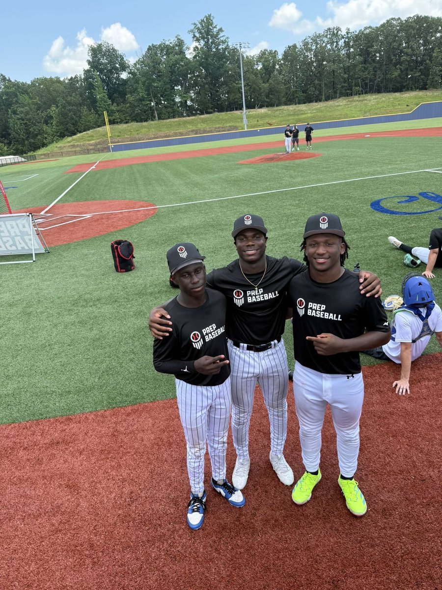 ℂ𝔸ℝ𝕃𝕆𝕊 “𝕝𝕠𝕤“ ℝ𝕆𝔹𝕀ℕ𝕊𝕆ℕ 𝕁ℝ tweet media