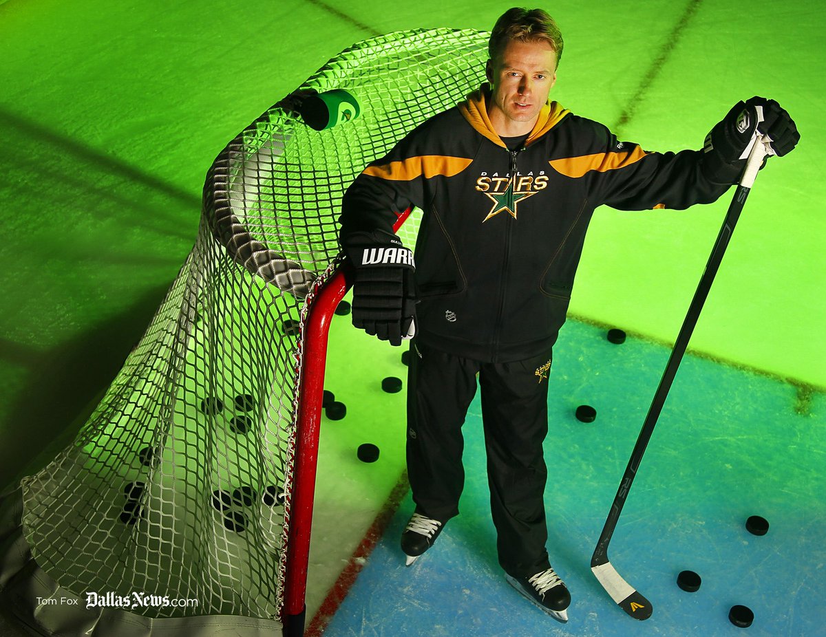 TomFoxPhoto's tweet image. Who is Glen Gulutzan? 10 things to know including playing career, first stint with Stars dallasnews.com/sports/stars/2…
Photo from 2011 when he was hired the first time.