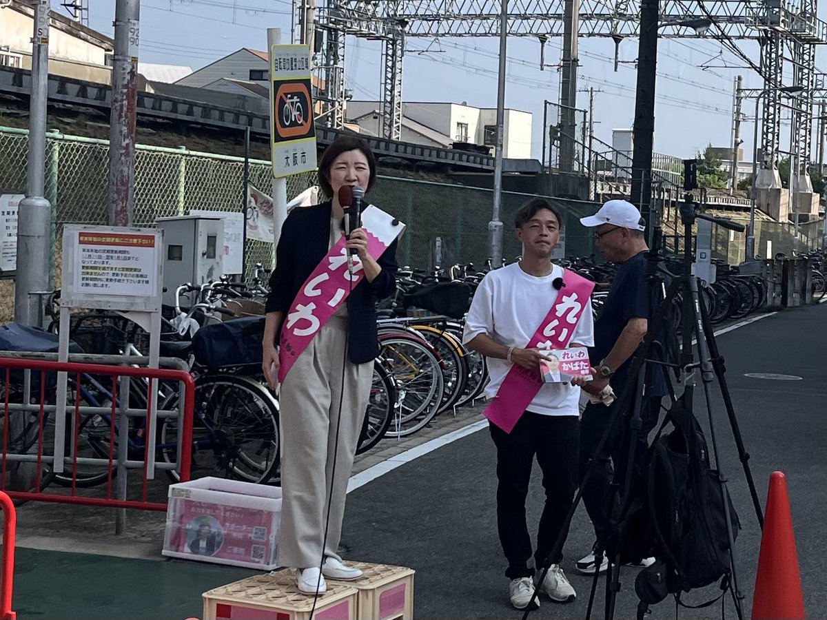 nari_max's tweet image. 今日は阪急相川駅
TV入りの取材の
朝駅立ち
選挙予定候補の
かばた健吾さん
共同代表大石あきこさん
訪問介護を20年
現創価学会員である
かばたさん日本と
公明党の不条理を訴え
大石さんは
今年の国会の茶番と悪法を許さない！

#れいわ新選組
#参議院選挙2025 
#かばた健吾
#大石あきこ
#消費税廃止