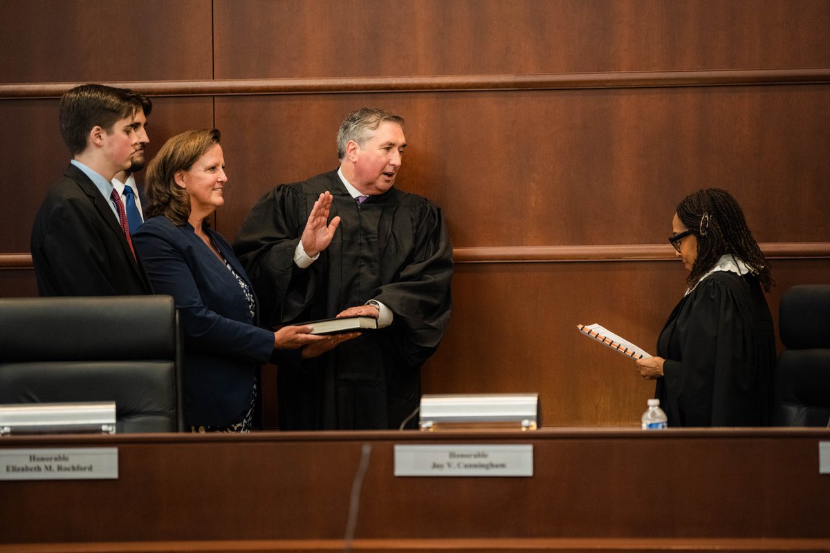 mike_cabonargi's tweet image. Big news ! I was sworn in recently as a Judge of the Circuit Court of Cook County ! I'm honored to continue to serve and to ensure equal access to justice for all. So excited Erin, Will and Jack were there, as well as Senator Durbin and many other mentors and friends.
