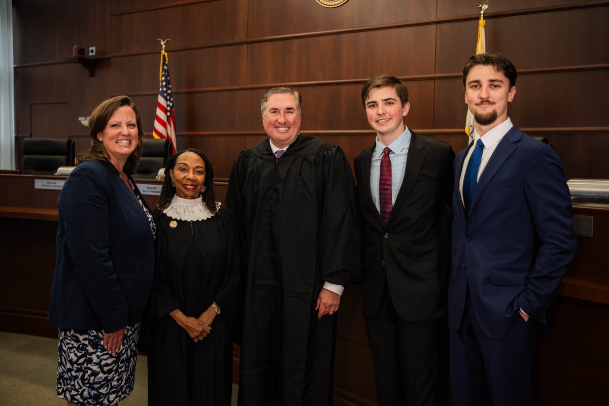 mike_cabonargi's tweet image. Big news ! I was sworn in recently as a Judge of the Circuit Court of Cook County ! I'm honored to continue to serve and to ensure equal access to justice for all. So excited Erin, Will and Jack were there, as well as Senator Durbin and many other mentors and friends.