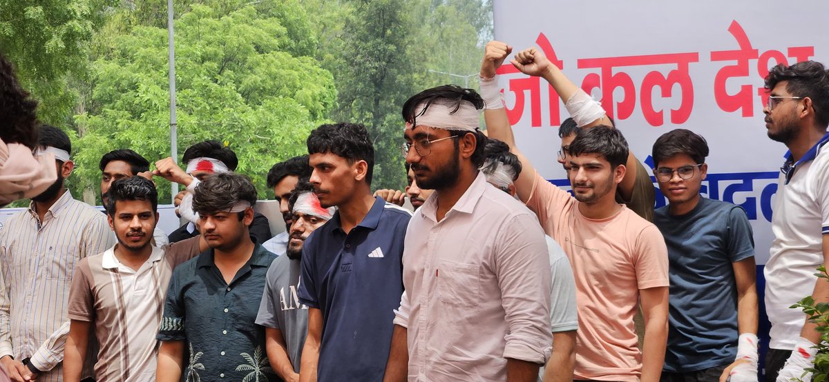 TheComm02481493's tweet photo. कौन ज़िम्मेदार है छात्राओं की बेइज्जती का? कौन ज़िम्मेदार है सिर फोड़ने का? कोई जवाब नहीं दे रहा — इसलिए #HAUBandh2July ज़रूरी है! #JusticeForHAUstudents @DCHisar @AgriGoI @icarindia @AjantaHostel @ChouhanShivraj @BajrangPunia @TheLallantop @cmohry https://t.co/go1ewqUdzM
