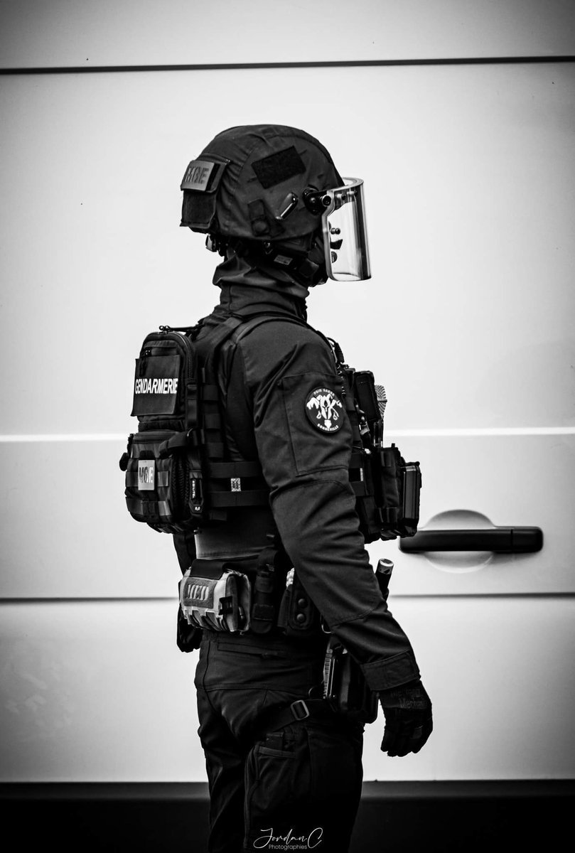 Gendarmerie_074's tweet photo. 🚨#Cluses | Le 23/06, +100 gendarmes interpellent 12 individus dans un trafic de stupéfiants structuré à Cluses
🔍10 kg de cannabis, 320g de cocaïne, 10 000€, armes et munitions.
⚖️ 9 mises en examen, dont 7 incarcérations.
➡️Une opération d’envergure contre le narcotrafic https://t.co/qRVEiOlezs