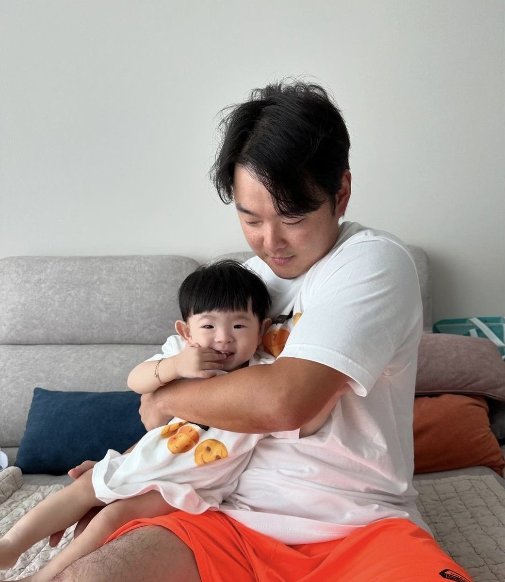 wengdy_'s tweet photo. #rt
⭐️한화이글스 이도윤 선수⭐️의 대박 귀여운 두 2세 이동연 군, 이세연 양과의 KBO 올스타 첫 출전을 정말 축하하는 의미에서 .. 알티 추첨 한 분께 오덴세 텀블러를 보내드립니다! 

KBO 팬 한정 ⭕️ https://t.co/JBKSOJEpWB