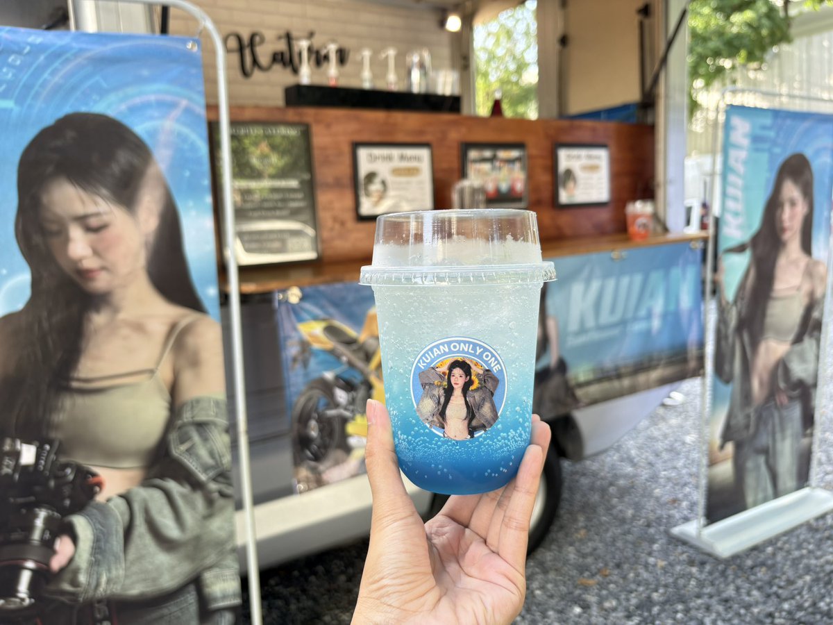 bigbitehouse's tweet image. ภาพงาน Food support K. #Kuian ณ กองถ่าย MV ฝากเพลงถึงกิ๊ก เบลฐาขนิษ
🚩 Supported by ด้อมทานตะวัน 🌻
🙏🏼 #BigBiteCatering ขอบคุณที่ใช้บริการ 

#foodtruckthailand​ #foodsupportthailand #foodtruckcatering #ขุยอัน #เบลฐาขนิษ #ฐาขนิษ #ฝากเพลงถึงกิ๊ก #ก้องห้วยไร่ #เข้มหัสวีร์ #จินรถแห่