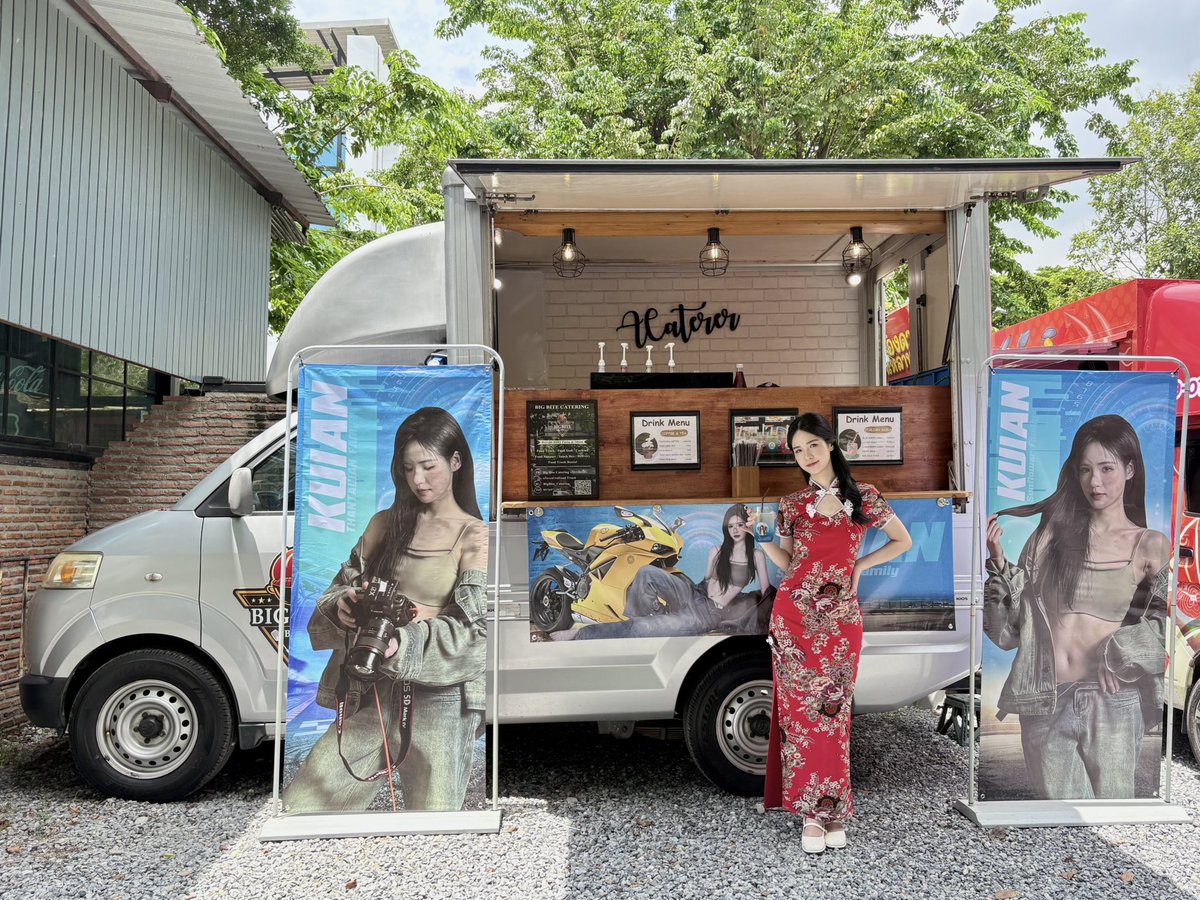 bigbitehouse's tweet image. ภาพงาน Food support K. #Kuian ณ กองถ่าย MV ฝากเพลงถึงกิ๊ก เบลฐาขนิษ
🚩 Supported by ด้อมทานตะวัน 🌻
🙏🏼 #BigBiteCatering ขอบคุณที่ใช้บริการ 

#foodtruckthailand​ #foodsupportthailand #foodtruckcatering #ขุยอัน #เบลฐาขนิษ #ฐาขนิษ #ฝากเพลงถึงกิ๊ก #ก้องห้วยไร่ #เข้มหัสวีร์ #จินรถแห่