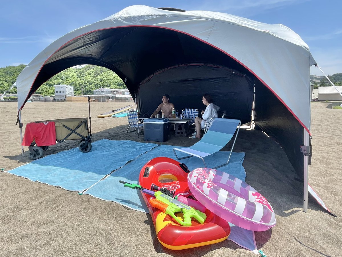 このセットをレンタルします！

Colemanのパーティシェード360がビーチに設営された状態で

家族4人でも余裕の空間
ローチェア、テーブル、カートも

これで1日5000円くらいかなぁ

準備する、車に積む、ビーチに運ぶ、設営する、畳む、また運ぶ、洗う、車に積む、車庫にしまう

これが全て不要です。