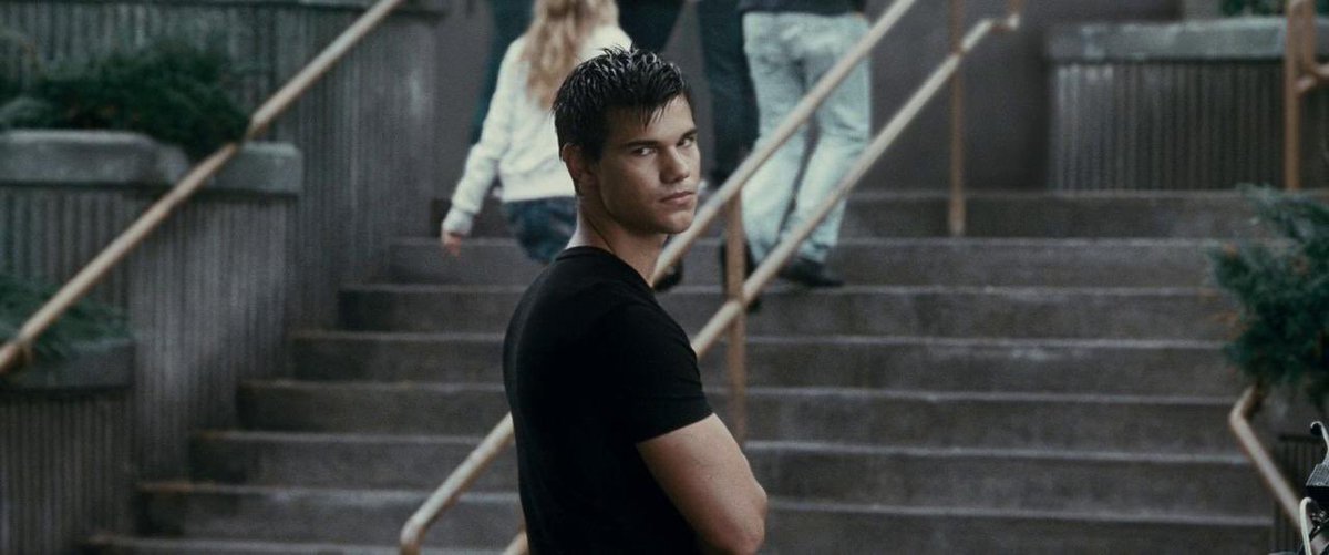 FilmUpdates's tweet image. 15 years ago, ‘THE TWILIGHT SAGA: ECLIPSE’ released in theaters.