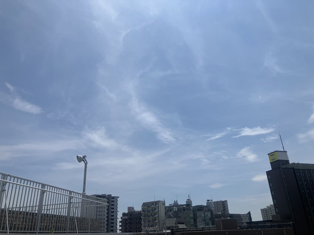こんにちは♪
暑いですね🥵
朝霞市は⛅️気温34℃

今日はハーフタイムデー🗓️
一年の折り返し地点です😊
前半やり残した事は後半でやりきる⤴️
その気持ちで後半頑張ります😤
今週も一週間よろしくお願いします🙇

#企業公式が地元の天気を言い合う 
#企業公式相互フォロー
