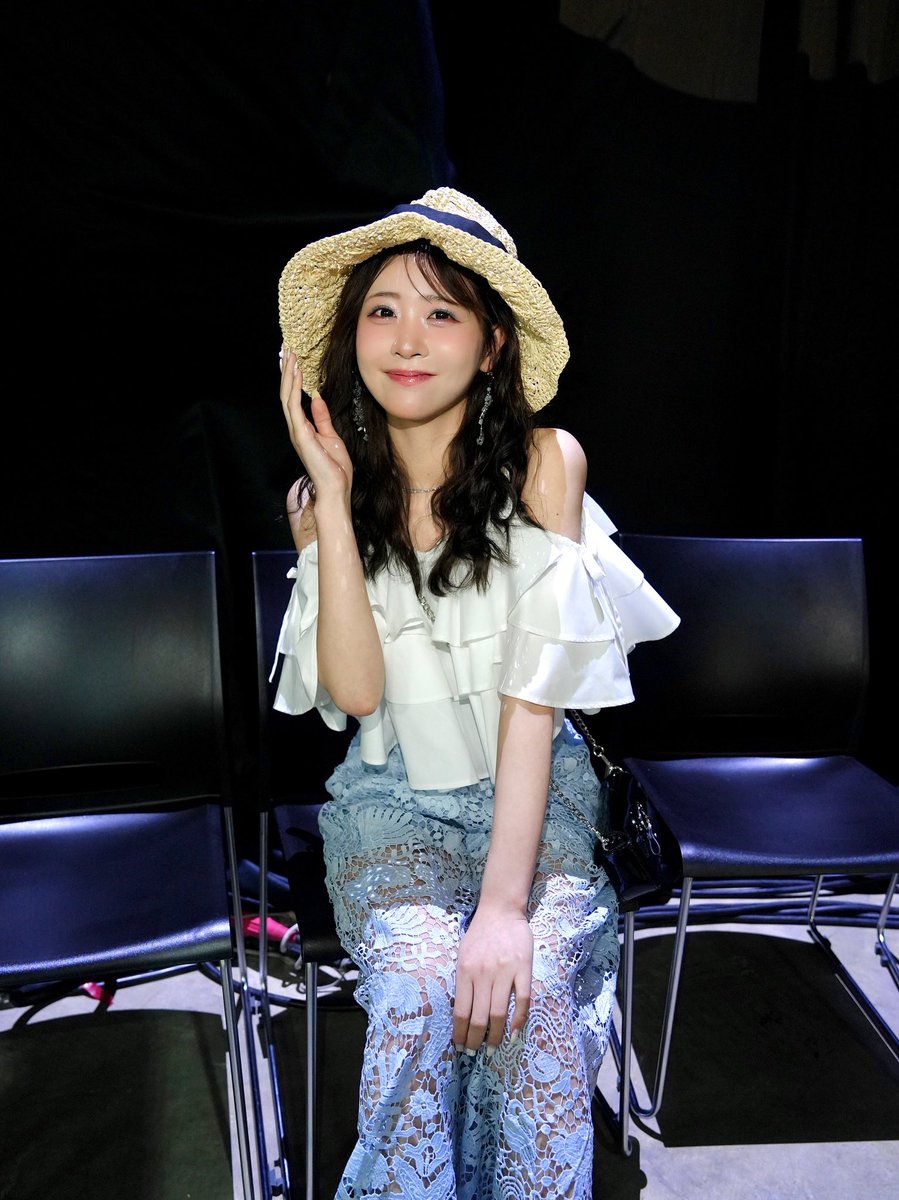 ランウェイ前の大人な優衣ちゃんを発見📸💡 いつもよりちょっぴり違う