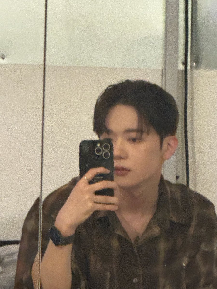 ang solid ni #yechan these days. 😭
naka-unli selca, big hug to yechan.