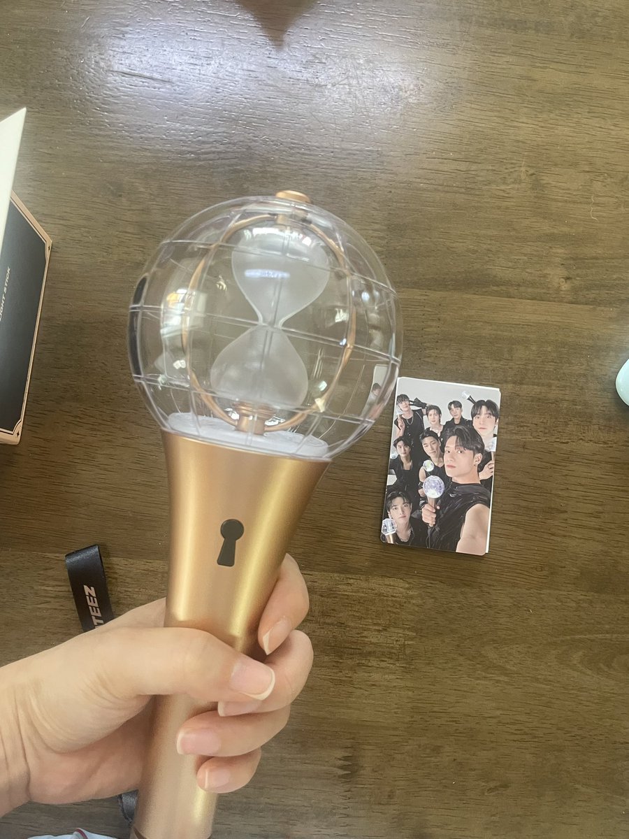 san2chew's tweet photo. 드디어 내손에 들어옴 라이티니..💜💜 https://t.co/O4T1qDpqNM
