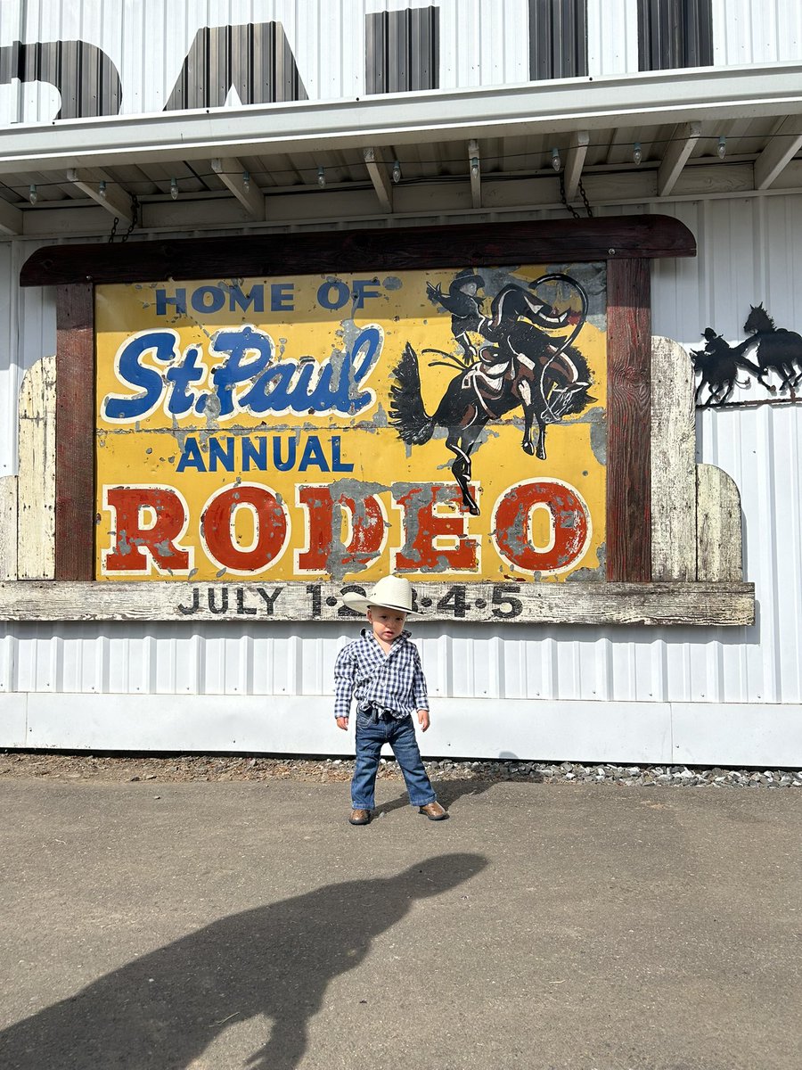 danrundan's tweet image. Hey @PostMalone and @JellyRoll615 come on out to the #StPaulRodeo next week!! Not far from your show last night! Not only will I pour you a beer at the #TackRoomSaloon, I’ll but you each one (or 6)!  Come join us!! My grandson would love it!