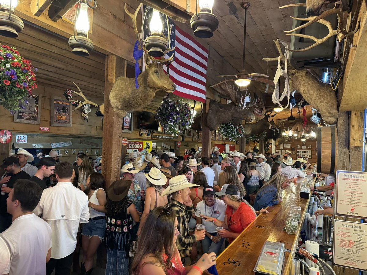 danrundan's tweet image. Hey @PostMalone and @JellyRoll615 come on out to the #StPaulRodeo next week!! Not far from your show last night! Not only will I pour you a beer at the #TackRoomSaloon, I’ll but you each one (or 6)!  Come join us!! My grandson would love it!