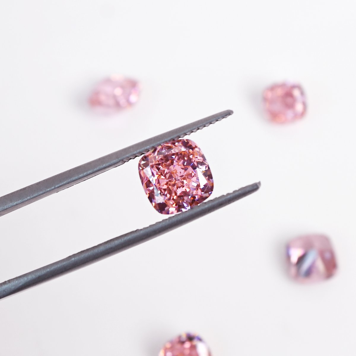 #rt이벤트
rt 추첨 한분께 7mm한개 선물로 드려요!🎁

라이트파파라차 컬러가 담긴🪷
✨하이퀄리티 정밀 핸드컷 큐빅 쿠션컷✨
7월 2일까지 업로드 됬습니다!

연꽃을 닮은 핑크빛 컬러와 장인분의 정밀컷으로 화려한 광채가 담긴 하이퀄리티 큐빅 구경하러 오세요😊😊
witchform.com/deposit_form.p…