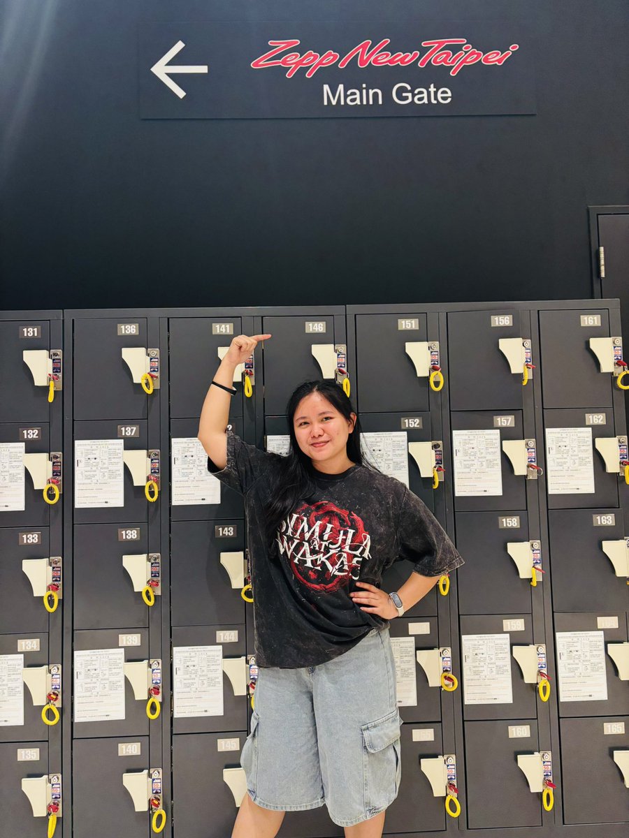 iamjoyaaaaa's tweet photo. Lowkey flexing my SaW shirt 🤭🥰

#SB19 #SaWWorldTourTaipei #SimulaAtWakas https://t.co/ktaYK6B534