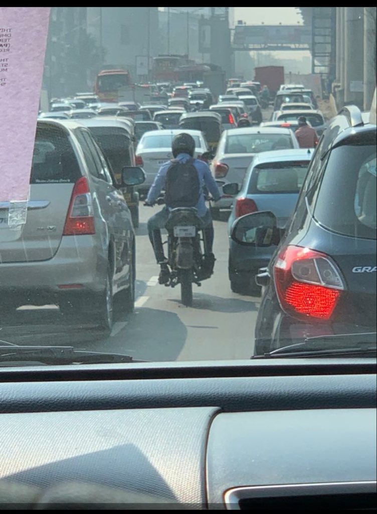 IasAlok's tweet image. हर शख्स दौड़ता है यहां भीड़ की तरफ, फिर ये भी चाहता है कि उसे रास्ता मिले!