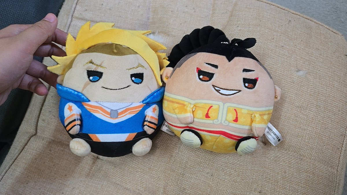 如何让kpk的🥚娃显得很贵气
答：另外买一副耳钉给他戴上