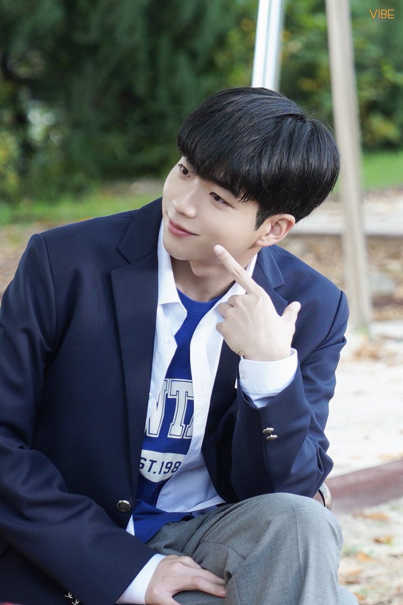 vibeactors's tweet image. [#TODAY_VIBE] [#차강윤]

표지호 같은 거 누가 좋아해﹖ 😒
 ㄴ 안녕하세요. ’누‘ 입니다•••🙋‍♀️

이번 주도 #표지호 와 함께
화목고로 등교해요 ❥🏫

-
📺 tvN &amp;lt;견우와 선녀&amp;gt; / 월·화 오후 8시 50분

#차강윤 #ChaKangYoon
#배우 #actor
#tvN #견우와선녀 #표지호
#drama #kdrama