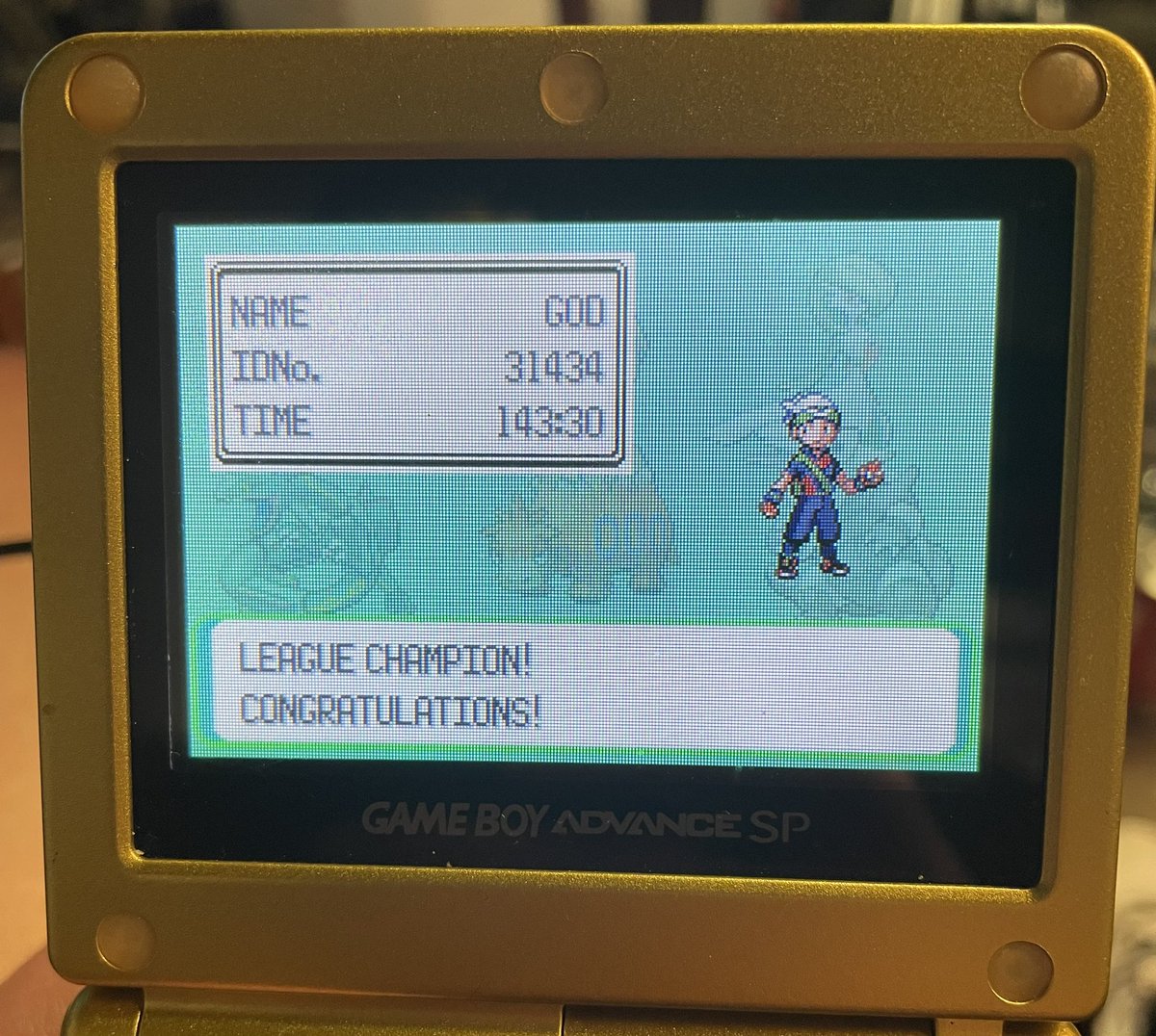 METALJIMMY123's tweet photo. POKÉMON EMERALD
GAMEBOY ADVANCE SP
ELITE FOUR
DEFEATED!
NO CHEATS!
NO FAST FORWARD #gameboyadvancesp #gameboyadvance #ags101 #pokemonemerald #pokemon #gen3 #hoennregion #elitefour #defeated #nocheats #nofastforward https://t.co/P5X81Yyxx2
